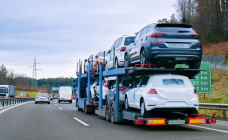 Продажи новых автомобилей в 2022 году упали почти в три раза