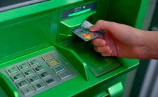 Банковских карт в обращении стало меньше. Почему?