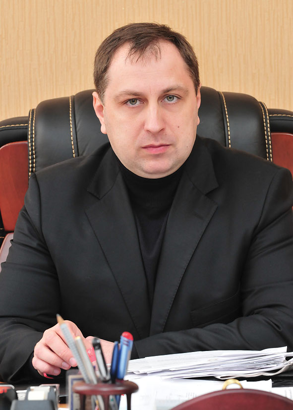 Эдуард РОМАНОВСКИЙ. генеральный директор коммунального жилищного унитарного предприятия 
