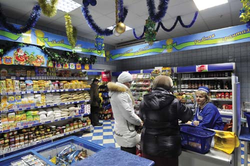 Год назад решили провести такую акцию: пригласили руководство Полоцкой епархии, отца Феодосия и 19 священников, так что были представлены все районы нашей сырьевой зоны. Освятили полоцкую муку, производственные помещения. Потребители, особенно верующие люди, восприняли это хорошо. Продажи муки многократно увеличились. Сейчас нашей продукцией заинтересовались минские гипермаркеты, торговые сети Могилева, Бобруйска, Гомеля. Год назад решили провести такую акцию: пригласили руководство Полоцкой епархии, отца Феодосия и 19 священников, так что были представлены все районы нашей сырьевой зоны. Освятили полоцкую муку, производственные помещения. Потребители, особенно верующие люди, восприняли это хорошо. Продажи муки многократно увеличились. Сейчас нашей продукцией заинтересовались минские гипермаркеты, торговые сети Могилева, Бобруйска, Гомеля.